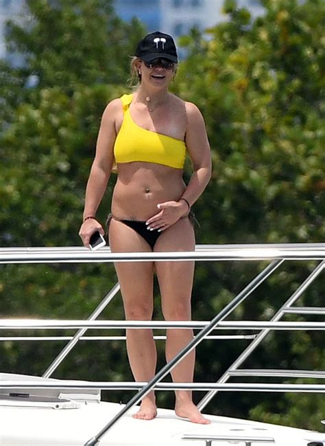 Britney Spears accuses paparazzi of altering her bikini photos