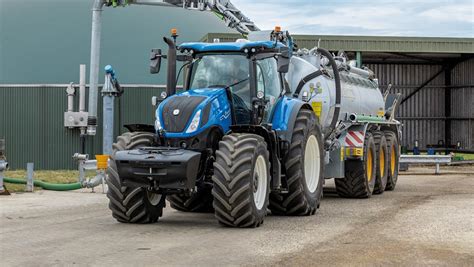 New Holland Unveils New Cab For T7 Hd Tractors Farmers Weekly