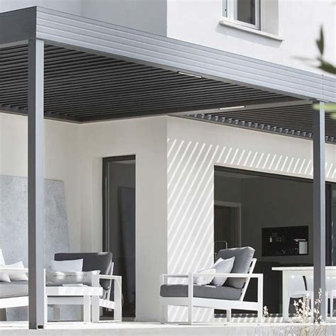 Pergola autoportée WALLIS OUTDOOR PROFILS SYTEMES adossée en