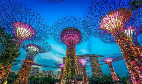 Merlion Park: Iconic Singapore Landmark and Symbol of the Lion City