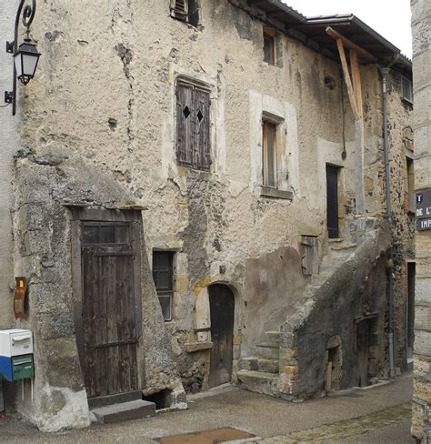 Illustrations concrètes dans le Puy de Dôme du rôle de l architecte des