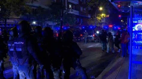 Video Séptima noche de cargas policiales en Ferraz contra el acuerdo