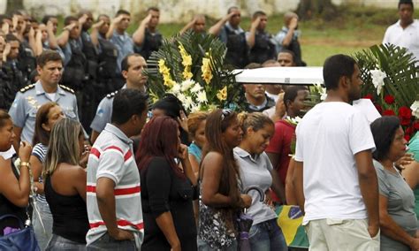 Policial Morto Na Penha é Enterrado Em Sulacap Jornal O Globo