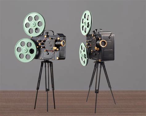 VINTAGE REEL TO REEL METAL MOVIE CAMERA 16X11X26CM – Eastern Ocean