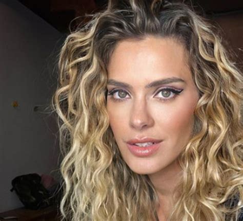 Carolina Dieckmann nega ter feito harmonização facial e explica inchaço