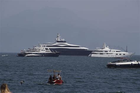 Napoli La Vacanza Top Secret Di Zuckerberg Con Il Superyacht A