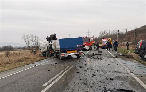 Trafic blocat pe DN 66 în urma unui accident la Batiz O persoană a