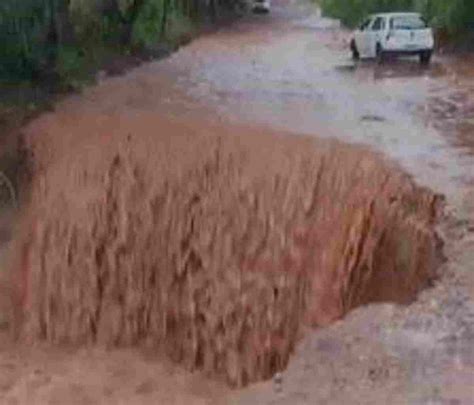 Chuva abre buraco e deixa ruas intransitáveis na Chácara dos Poderes