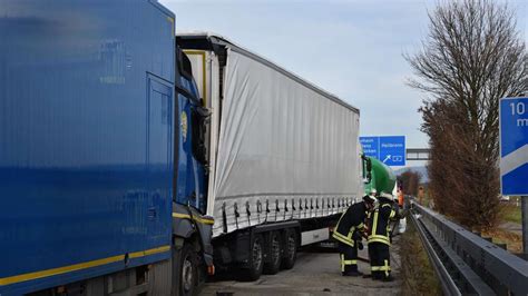 Walldorf Lkw Auffahrunfall Auf A Richtung Frankfurt Kilometerlanger