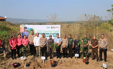 Polri Lestarikan Negeri Penghijauan Sejak Dini Polda Diy Tanam Ribuan