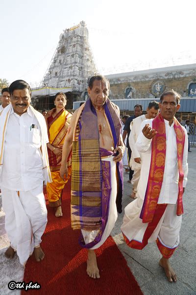 AP GOVERNOR OFFERS PRAYERS IN TIRUMALA SHRINE TTD News