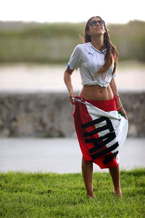 Claudia Romani Still Looks Really Good In A Bikini Barnorama