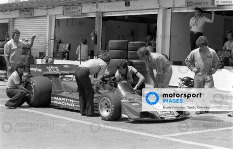 Carlos Pace Brabham Bt Alfa Romeo Talks With Bernie Ecclestone And