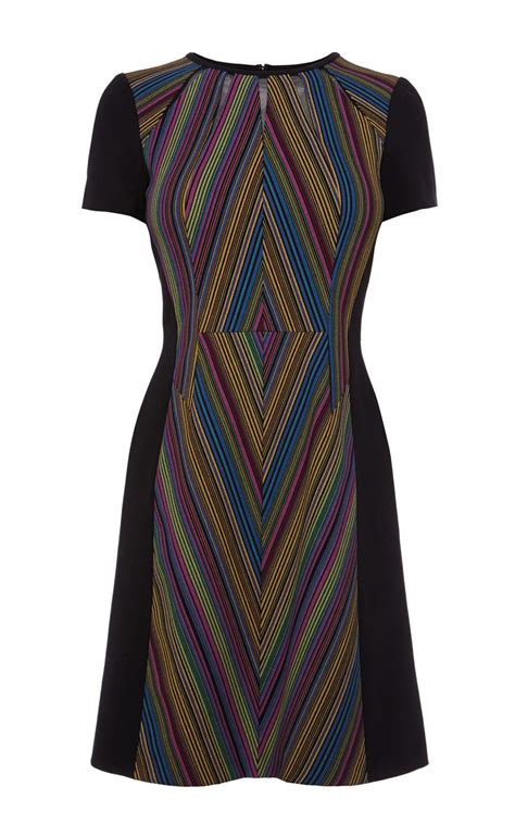 Платье с графическим принтом Karen Millen. Цвет , купить за 14 896р в ...