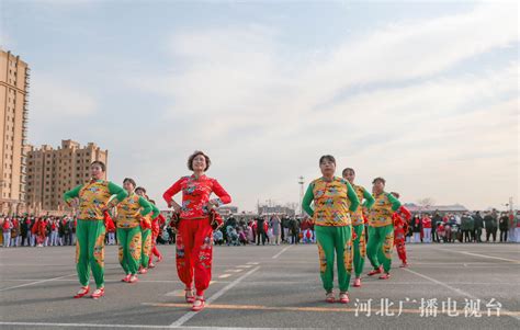 石家庄鹿泉区举行“舞动新时代·大家跳起来”千人广场舞大赛