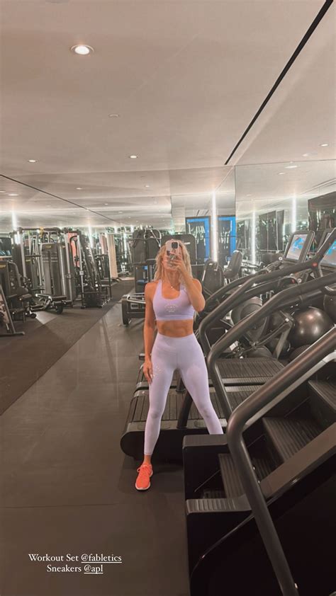 Khloe Kardashian Shows Off Her Abs In Tight Workout Pants And Sports Bra As She Gives Fans Look