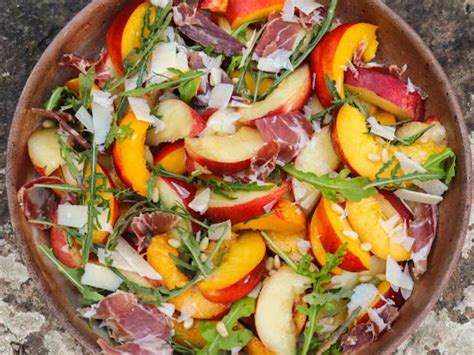 Salade Sucr E Sal E De Brugnons Et Roquette Coppa Et Pignons Copeaux