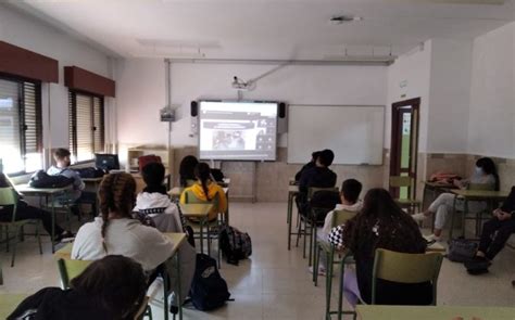 Conferencia online en los institutos contra la violencia de género