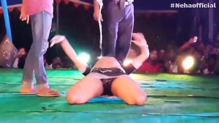 Deep Navel Babe Tease Dance