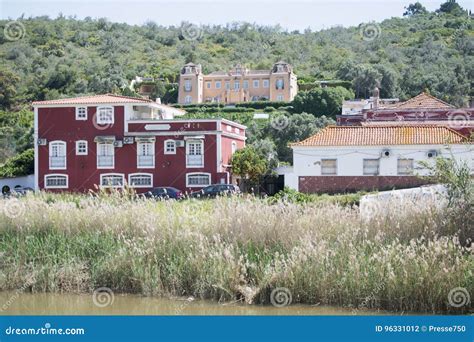 CIDADE VELHA DE PORTUGAL O ALGARVE SILVES Fotografia Editorial Imagem