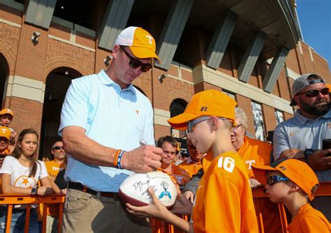 Peyton Manning to Teach Communications Course at Tennessee