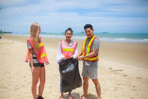 Where To Participate In Beach Clean Ups