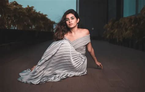 Wallpaper Girl Hot Sexy Eyes Smile Beautiful Figure Model For Mobile And Desktop Section