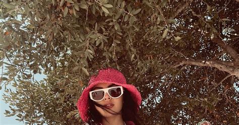 FOTOT Moderatorja Shqiptare Nis Pushimet Pozon Hot Me Bikini Lifestyle