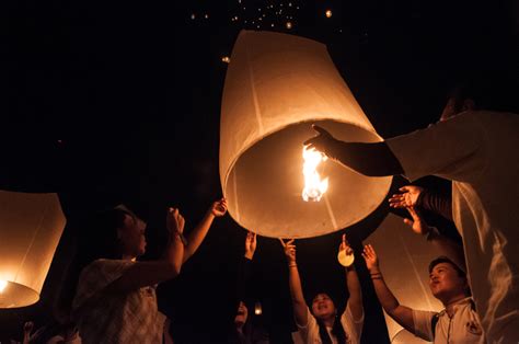 Memahami Makna Pelepasan Lampion Hari Waisak Di Candi Borobudur