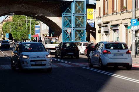 Bologna Mamma E Due Bimbi Investiti In Via Emilia Levante