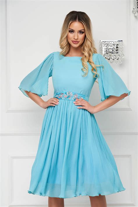 Rochie De Ocazie Plisata Din Voal Albastru Aqua Midi In Clos