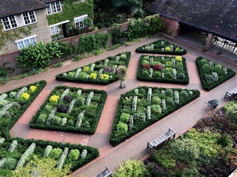 Landscaping Boxwood Shrubs — Randolph Indoor and Outdoor Design