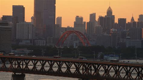 航拍城市夕阳落日晚霞天空桥梁道路交通车流街景4k素材mp4格式视频下载正版视频编号198838 摄图网