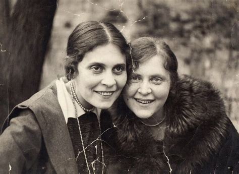 Лиля Брик: биография, личная жизнь, фото в молодости и старости, связь ...