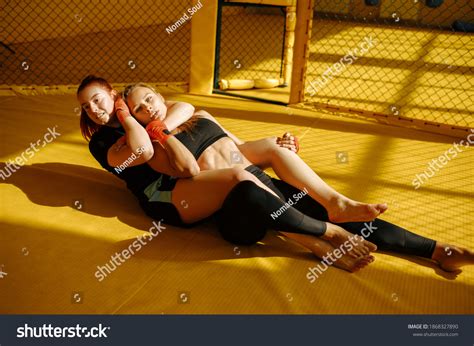 Female Mma Fighter Performs Painful Choke Stock Photo 1868327890 ...