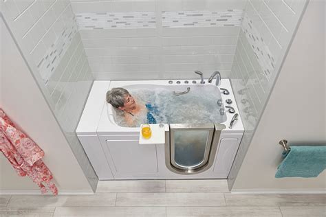 6 Benefits of a Walk-In Bathtub - Fox Valley Home Services