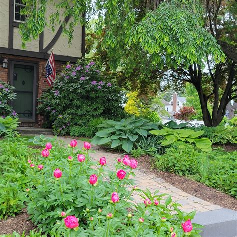 Garden Tour – The West Hartford Garden Club