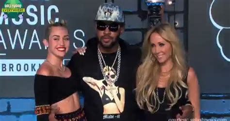 OMG Miley Cyrus Gets NAKED In Bathtub With Justin Bieber Videos Metatube