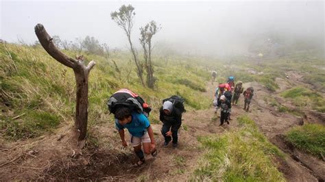 Jalur Pendakian Gunung Merbabu Ditutup Sementara