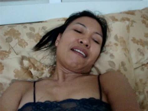 Filipina Milf Wife Masturbating