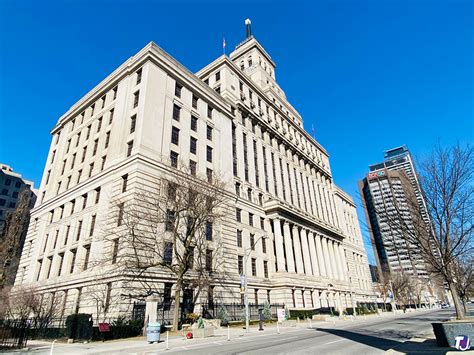 Canada Life Building Toronto S Beaux Arts Gem And Iconic Beacon