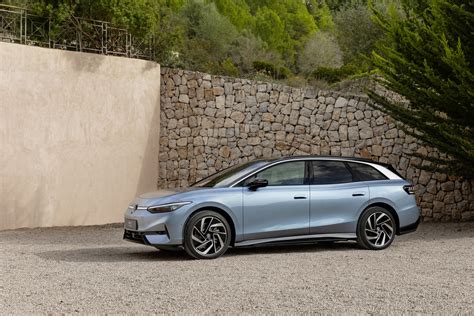 Volkswagen Unveils Id7 Tourer Electric Estate Car For Europe