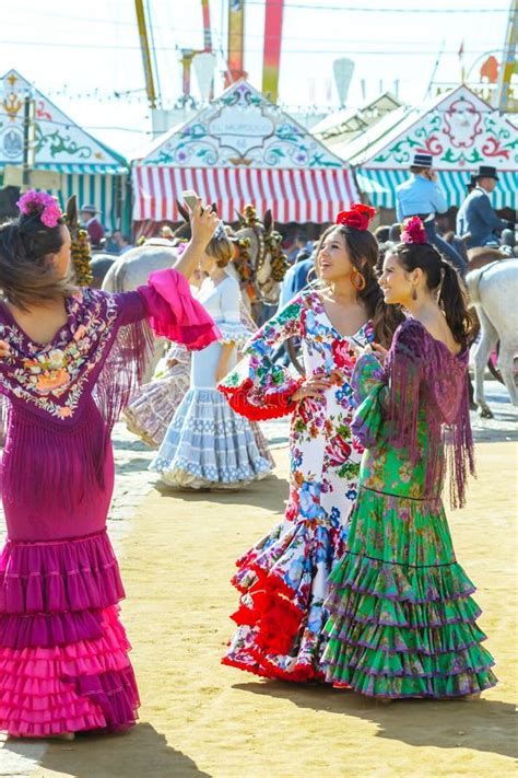 Los Hombres Jovenes Se Vistieron Como Mujeres En El Desfile De Orgullo Gay Sao Paulo Fotograf A