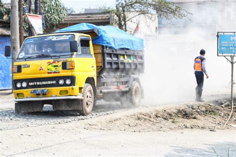 Truk Tambang Parung Panjang Langgar Jam Operasional Penertiban Masih Lemah