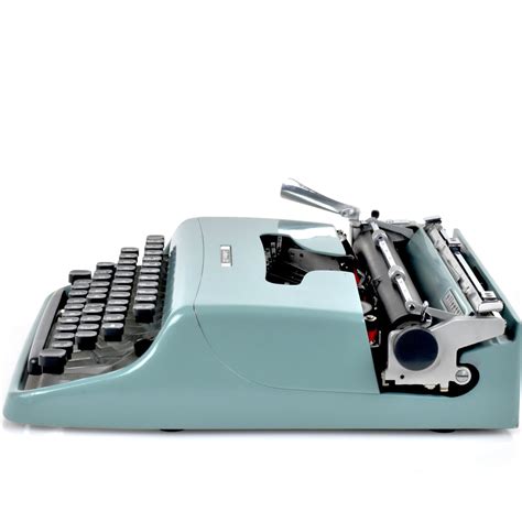 Olivetti Lettera 22 Typewriter | Green Glossy | Refurbished Typewriter ...