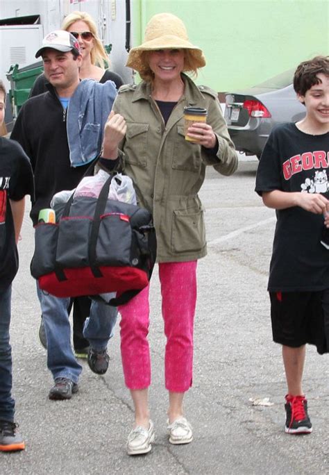 Julie Bowen & Family Spend Easter Shopping At The Farmers Market ...