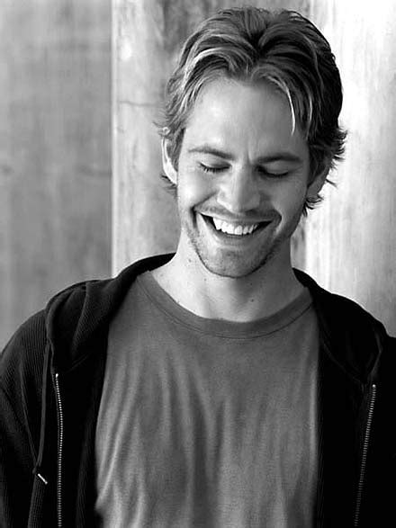 Пин на доске Пол Уокер