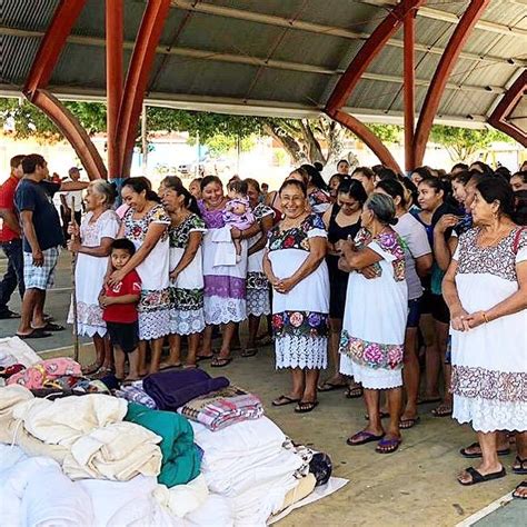 La Jornada Maya Quintana Roo La Jornada Maya Entregan Cobijas En