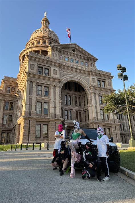 Pussy Riot Em Protesto Pr Aborto Pussy Riot Fotografia Folha De S Paulo
