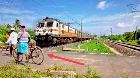 Fearless Men Dangerous Crossing New Delhi To Howrah Rajdhani Express